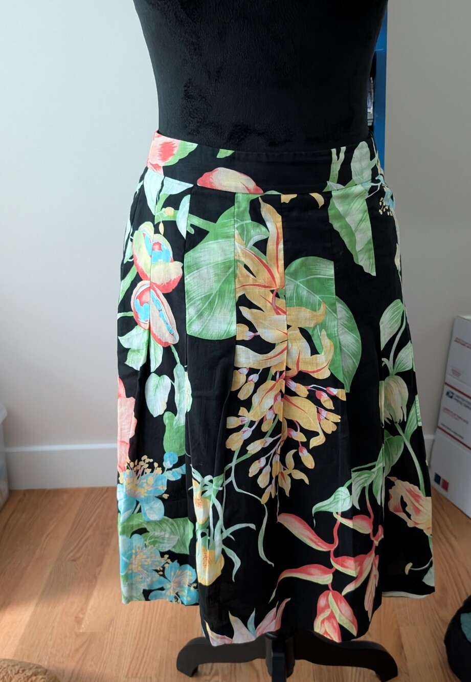 Black Floral A-Line Skirt with Tropical Print Size 8 Real Clothes - Saks 5th Ave